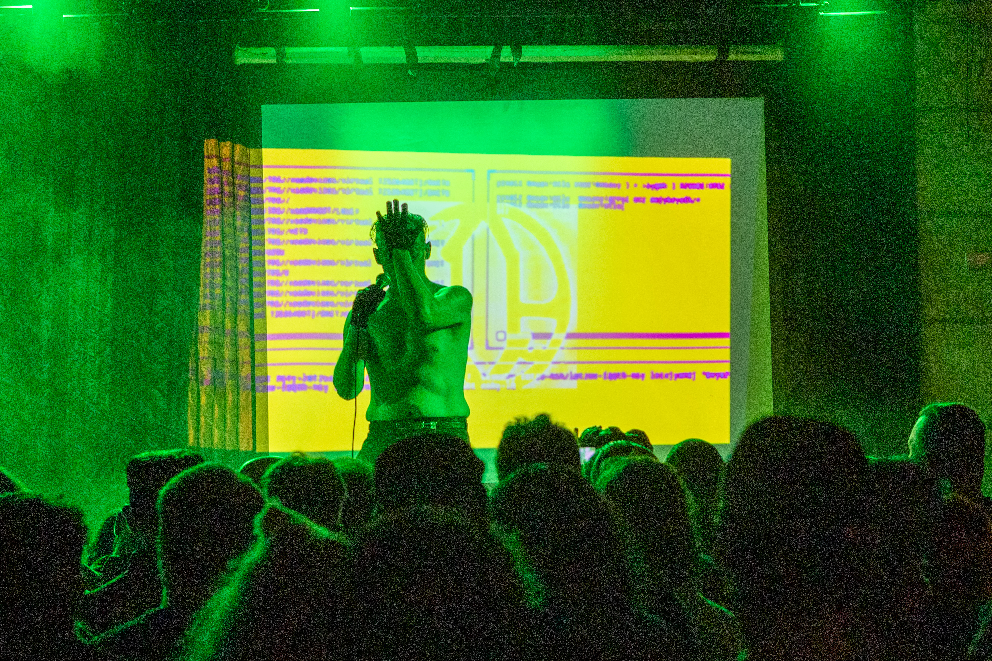 Qual Live Performance